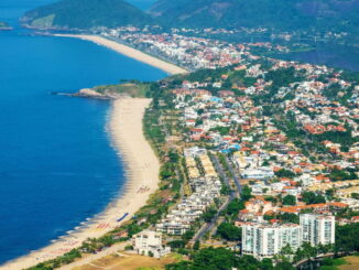 Vista da praia de Camboinhas em Niterói - RJ